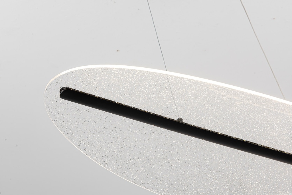 Colgante con luz LED integrada, con difusor acrilico transparente.